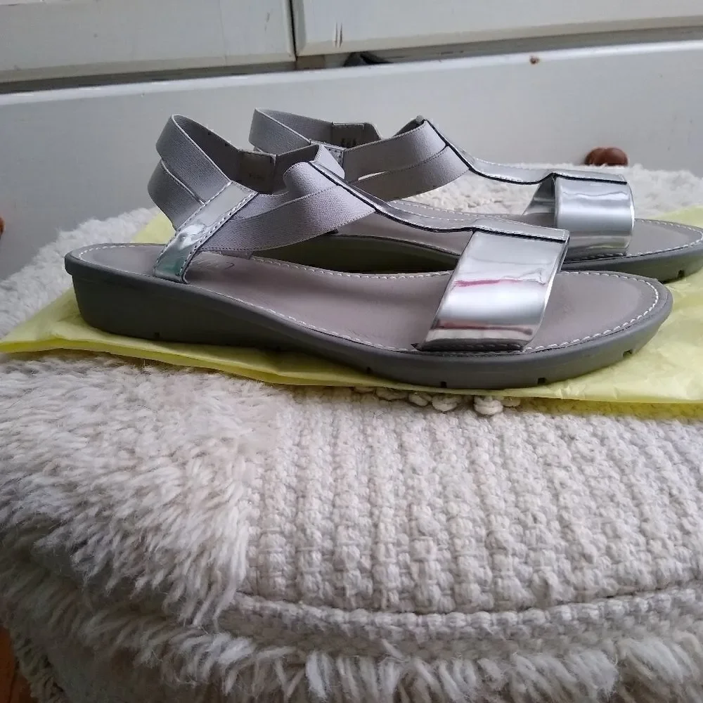 Munroe 7W silver patent leather sandals
